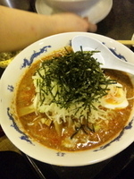 「地獄ラーメン（3丁目）+ビール&ジンロ&たこ焼きその他」@下町食堂 春屋の写真