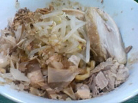 「まぜそば+半肉（950円）」@インフィニの写真