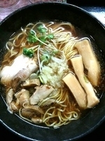 「丸鶏旨味そば」@麺屋33の写真