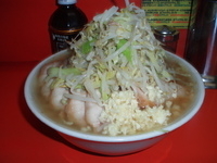 「小豚W（にんにくマシマシ・野菜）+黒烏龍茶」@ラーメン二郎 神田神保町店の写真