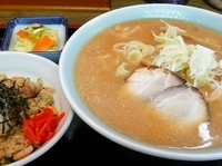 「Cセット（豚骨醤油ラーメン+ミニチャーハン）」@麺々会館の写真