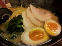 「たくみラーメン  930円」@横浜家系ラーメン たくみ家の写真