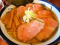 「鶏清湯ラーメン醤油小（650円）+チャーシュー（300円）」@つけ麺 目黒屋の写真