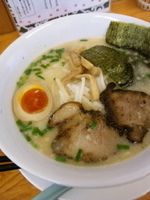 「とんこつラーメン白」@らーめん ぶるてり屋の写真