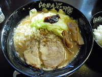 「ギンギラ星720円+小ライス100円=820円」@らあめん花月嵐 春日店の写真