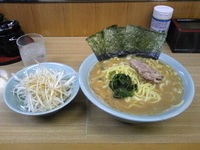 「大ラーメン（850円）+白髪ネギ（100円）」@奥津家の写真