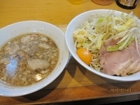 「つけ麺（しょう油）あつもり 900円 （やさい、にんにく）」@ラーメン二郎 荻窪店の写真