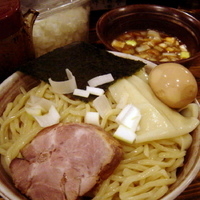 「醤油つけ麺 800円 + 特盛 100円（600g）+ 味玉（ク」@すごい煮干ラーメン凪 新宿ゴールデン街店 本館の写真