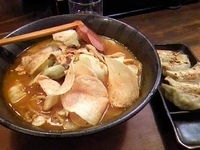「香味カレーらーめん@ピリ辛餃子」@威風 秋葉原店の写真