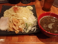 「黒カレーつけ麺（890円）+大盛（450g）（120円）+生ビー」@黒味噌らーめん 初代けいすけ 品川店の写真