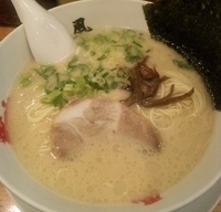 「とんこつらーめん（バリかた）500円+替え玉2玉（バリかた）無料」@博多風龍 神田西口店の写真