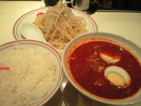 「冷やしインドラーメン（900円）+麺大盛（60円）+半ライス（1」@蒙古タンメン 中本 新宿店の写真