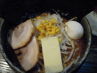 「特みそこってりらーめん900円+バター100円+小ライス50円=」@らーめんダイニング ど・みそ 京橋本店の写真