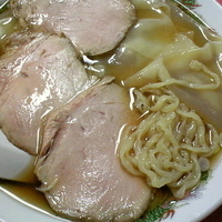 「チャーシューワンタンメン¥650 手打ち麺￥20」@山下食堂の写真