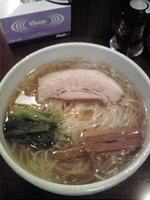 「塩らーめん 750円+大盛り 100円（中細麺）」@らーめん 美学屋の写真