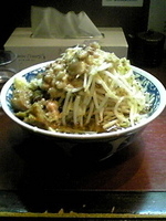 「ラーメン+豚+味付け玉子（野菜ちょっと多め、ニンニク、脂、味ちょ」@麺香房 暖々の写真