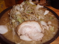 「新天地らーめん（680円）+大盛（100円）+野菜増し（50円）」@ラーメン新天地の写真