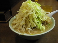 「小豚（ヤサイマシマシ、ニンニク、アブラ）」@ラーメン二郎 池袋東口店の写真