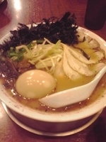 「豚骨醤油ラーメン（全部入り）」@二代目 哲麺 八王子店の写真