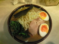 「キャベツともやしラーメン（味玉クーポン、油少なめ） 800円」@神田ラーメン わいず 神田本店の写真