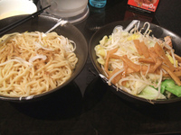 「油そば+大盛り+野菜増し+生卵」@豪腕味噌 ザ・マグナムハウスの写真