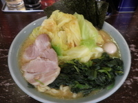 「中ラーメン（750円）キャベツ（50円）」@横浜家系ラーメン ほどが家の写真