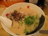 「豚骨ラーメン500円」@博多風龍 池袋西口店の写真