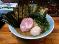 「のりたまラーメン 中」@横浜家系ラーメン 家家家 本郷店の写真