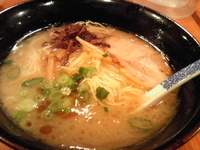 「艶まるラーメン+替玉（650円+100円）」@九州らーめん 艶まるの写真