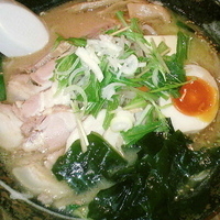 「みそめん（麺硬め）¥800 チャーシュー¥300 バター¥100」@どくろ房の写真