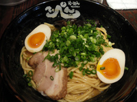 「油ラーメン(大盛り)750円+味玉 100円」@とんこつらーめん てっぺん中村橋の写真