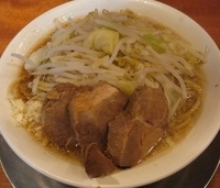 「小ラーメン豚入り（ニンニク）」@製麺所 豚とこむぎの写真