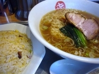 「中華そば・小（650円）+チャーハン・小（350円）」@中華そば まるきの写真