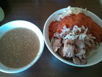 「ぶた赤道つけ麺650円+やくみ（刻み玉葱）0円+にんにんく0円+」@にかいやの写真