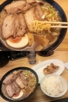 「ラーメン（セット=+ギョウザ3個、小ライスサービス）」@北大塚ラーメンの写真