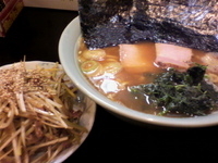 「ラーメン（固め）650円+大盛100円+ネギ皿200円=950円」@横浜ラーメン 一心の写真