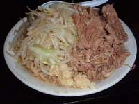 「豚ましラーメン大（880円）（野菜・ニンニク・脂とも普通）」@麺とび六方の写真