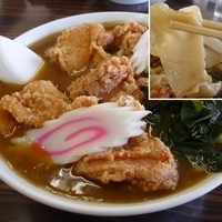 「カレーラーメン（ひもかわ麺）+大盛+カラアゲ入」@手打ちラーメン 足利麺の写真