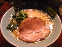 「ラーメン（普通盛り）」@鶴一家の写真