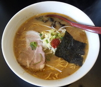 「辛子味噌らー麺」@麺処 猿側の写真