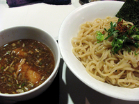 「煮干しつけそば（中盛）@800+100」@一汁三にぼし 裏不如帰の写真