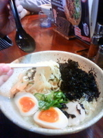 「塩ラーメン+岩海苔+煮玉子」@信楽茶屋 横浜鶴見本店の写真