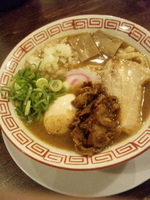 「中華そば麺少なめで味玉付き+サプライズトッピング」@濃厚中華そば・つけ麺 なおじの写真