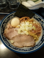 「燻玉油そば【800円】」@兎に角 松戸店の写真