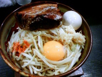 「まぜ郎+半熟味付玉子」@豚そば ぎんや 黒川本店の写真