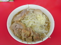 「ラーメン小+豚+味玉（ニンニク・カラメ）」@ドン-キタモトの写真