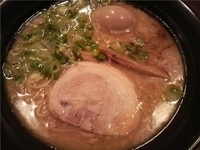 「凝縮拉麺+味玉」@革命的ラーメン 新世紀の写真