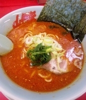 「辛味噌ラーメン（中辛）+Aセット（餃子+ライス）=880円」@ラーメン山岡家 つくば中央店の写真