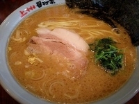「らーめん（中盛） 麺かため」@横浜らーめん 上州田村家の写真