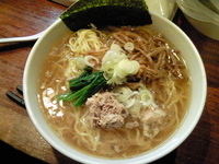 「自然洞ラーメン白500円」@自然洞 麺舗の写真